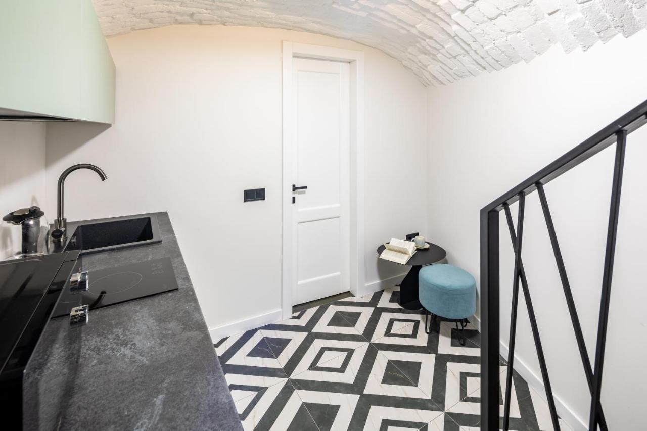 Romari Таманська 12 Apartment Lviv Bagian luar foto